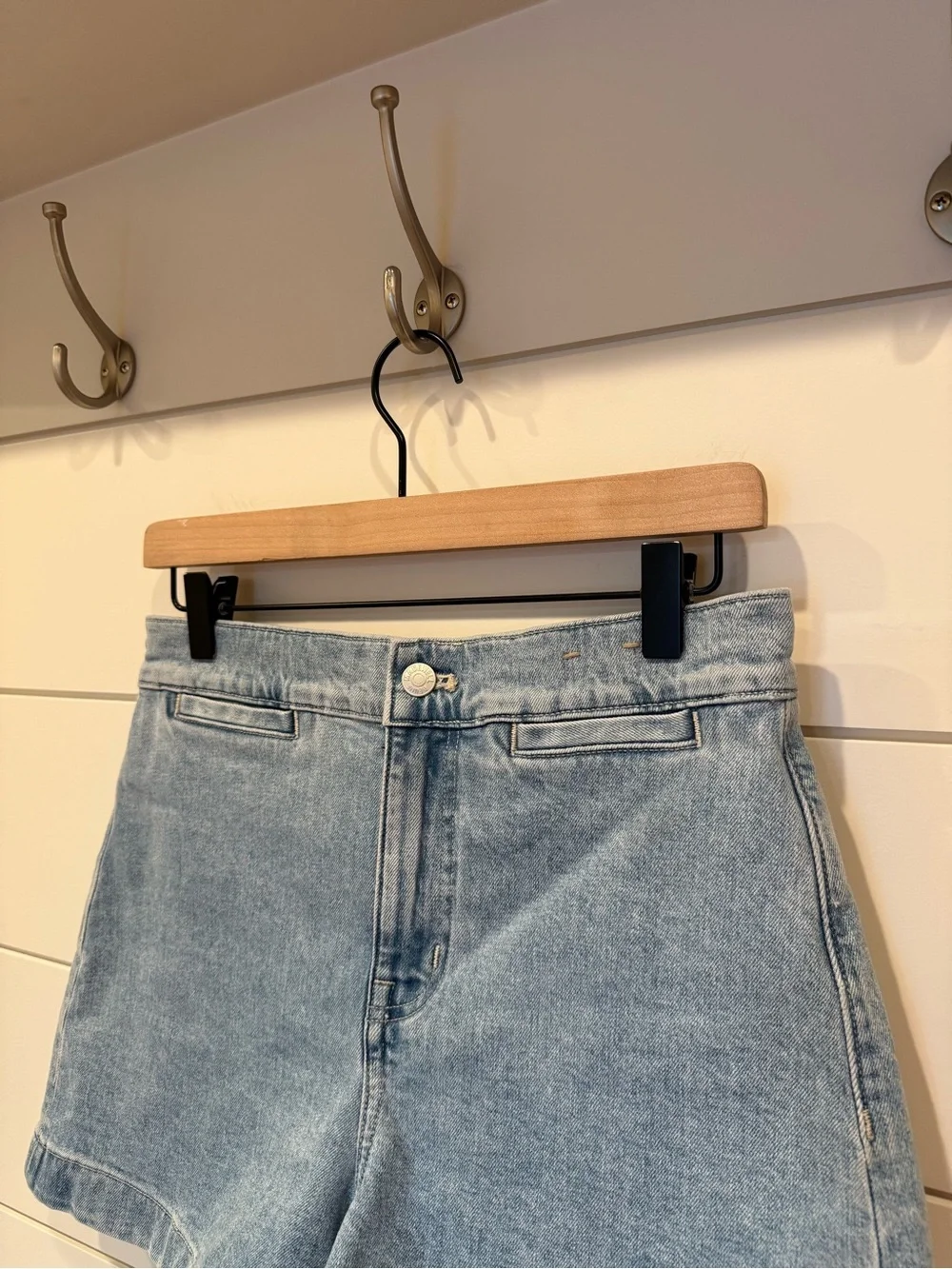 Madewell The Denim Emmett Short: Welt Pocket Edition in Kieran Wash 26